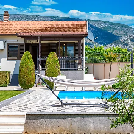 Vikendica Rose Blagaj