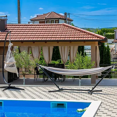 Rose Vikendica Blagaj